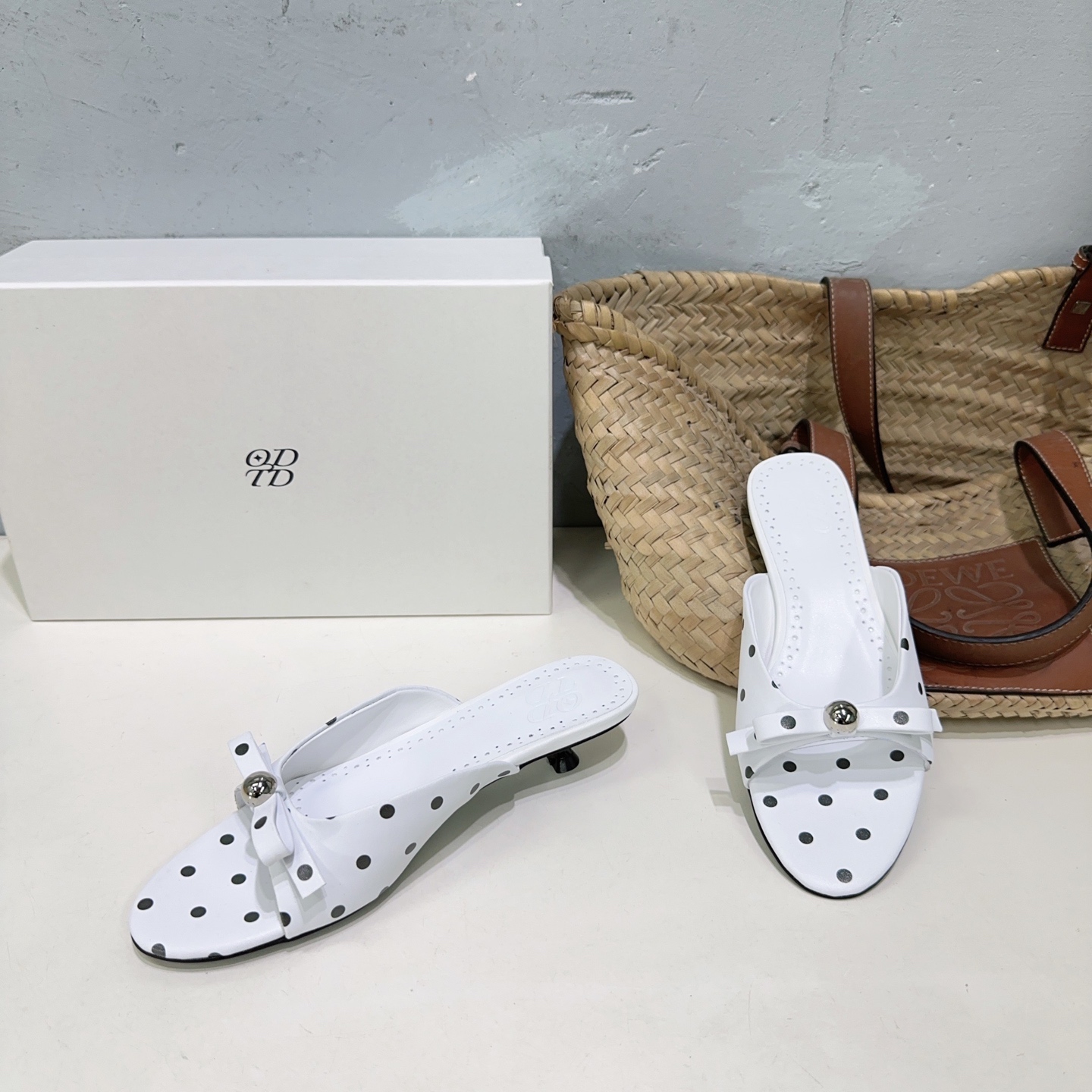 “High-Quality Glamorous Sandal: Metal Ball, Quick Slipper, Soft Cow Paints Inside” - 图片 6