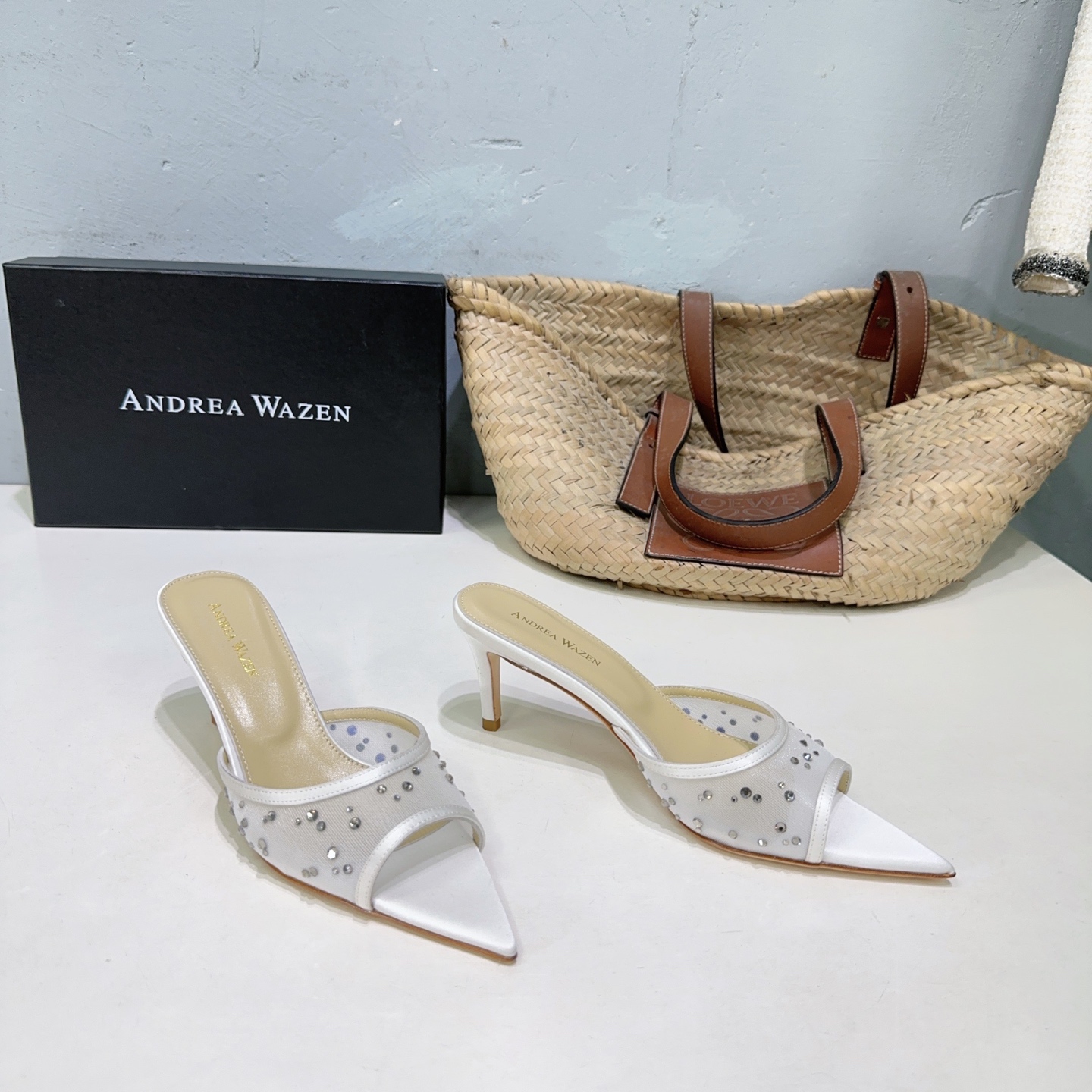 NO:652414,High quality!  Niche trendy brand Andrea Wazen25 spring and summer sexy lace mesh rhinestone high-heeled pointed-toe slippers!  Fairy version sandals, pure handmade lace mesh folding technology, very beautiful, invincible on the feet. The upper is made of original imported real mesh + imported Czech diamonds. Heel height: 9.5 cm. Size: 35-42 (40, 41, 42 are customized and non-refundable). Comes with original packaging, high heels, sandals, high heels, slippers.19860909高品质！小众潮牌Andrea Wazen25春夏性感蕾丝网纱水钻高跟尖头拖鞋！仙女版凉鞋,纯手工蕾丝网纱折叠工艺,非常的美,上脚无敌了 鞋面采用原版进口真网纱+ 进口捷克钻 跟高: 9.5 cm 码数:35-42（40 41 42定做不退换） 配原版包装,高跟鞋,sandals,high heels,slippers,Women's Shoes