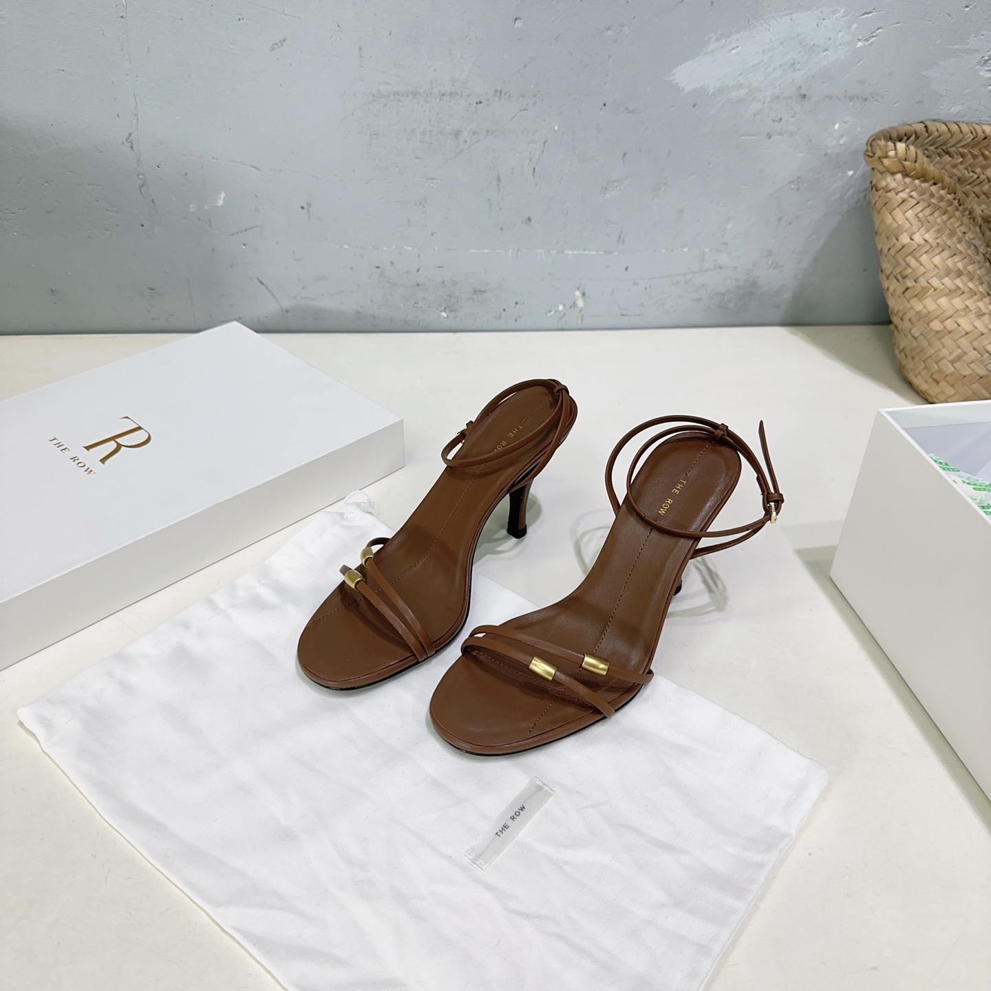 Stylish High and Low Toes Shoes: Ro* 25 Springs and Summer New Snacks - 图片 1
