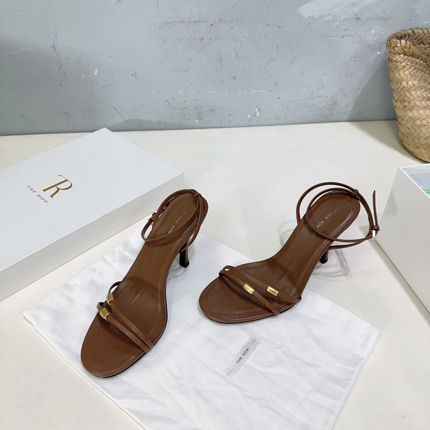 Stylish High and Low Toes Shoes: Ro* 25 Springs and Summer New Snacks - 图片 2