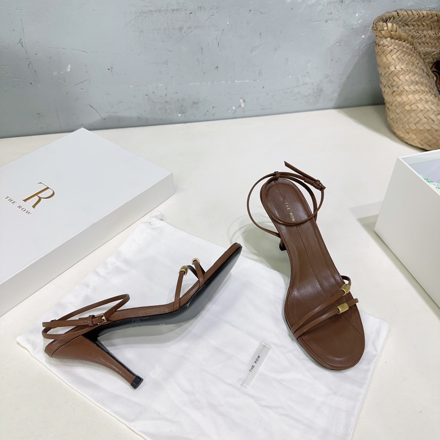 Stylish High and Low Toes Shoes: Ro* 25 Springs and Summer New Snacks - 图片 6