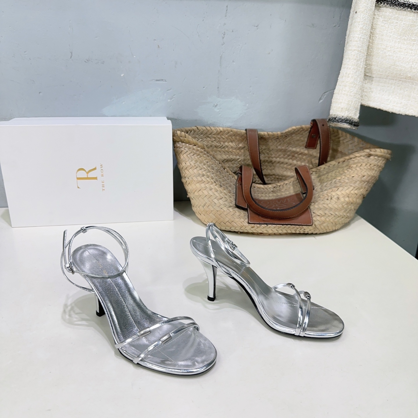 Stylish High and Low Toes Shoes: Ro* 25 Springs and Summer New Snacks