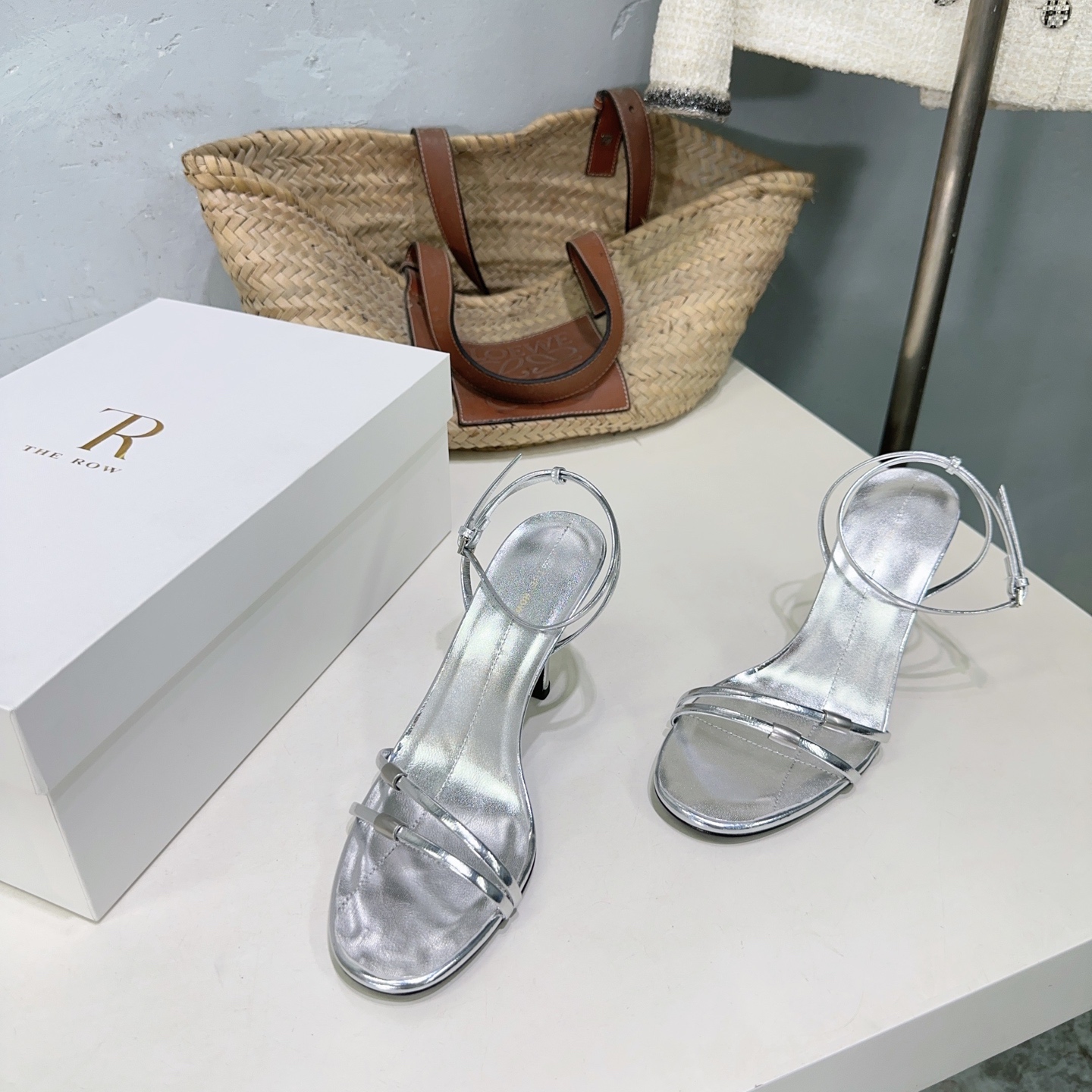 Stylish High and Low Toes Shoes: Ro* 25 Springs and Summer New Snacks - 图片 5
