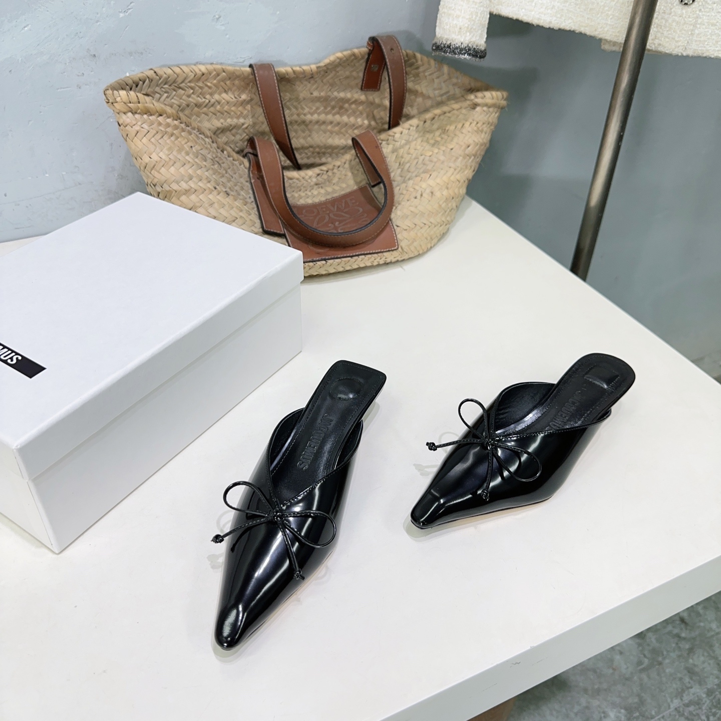 High Quality Jacquesquemus Shoes: Elegant, Sexy, and Stylish Butterfly Knot Design - 图片 4