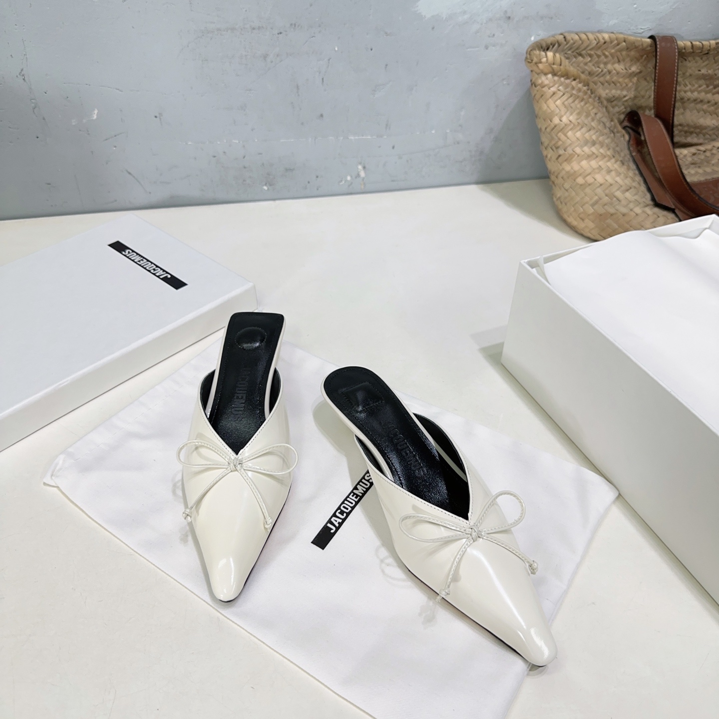 High-Quality Exit 675: Jacquesquemus Pointy Cats and Back-Shoe Shoes for Elegant Summer Style - 图片 2