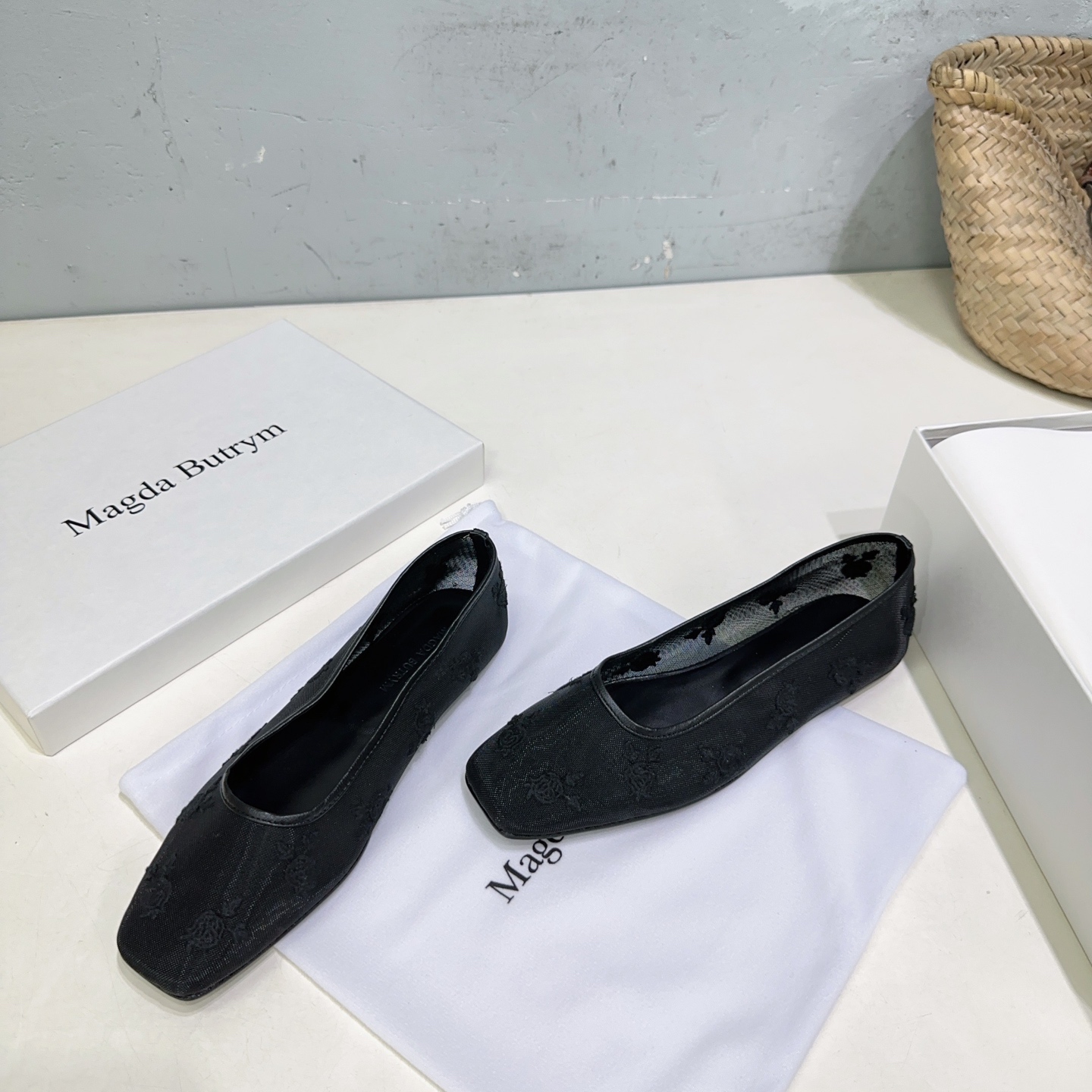 High-Quality Embroidered Floral Shoes by Magda Butrym for Spring/Summer Collection - 图片 8