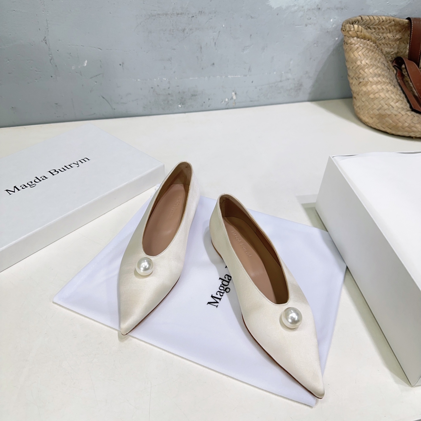 High Quality Magda Butrym Silky Ballet Shoes for Spring/Summer with Imported Leather - 图片 2