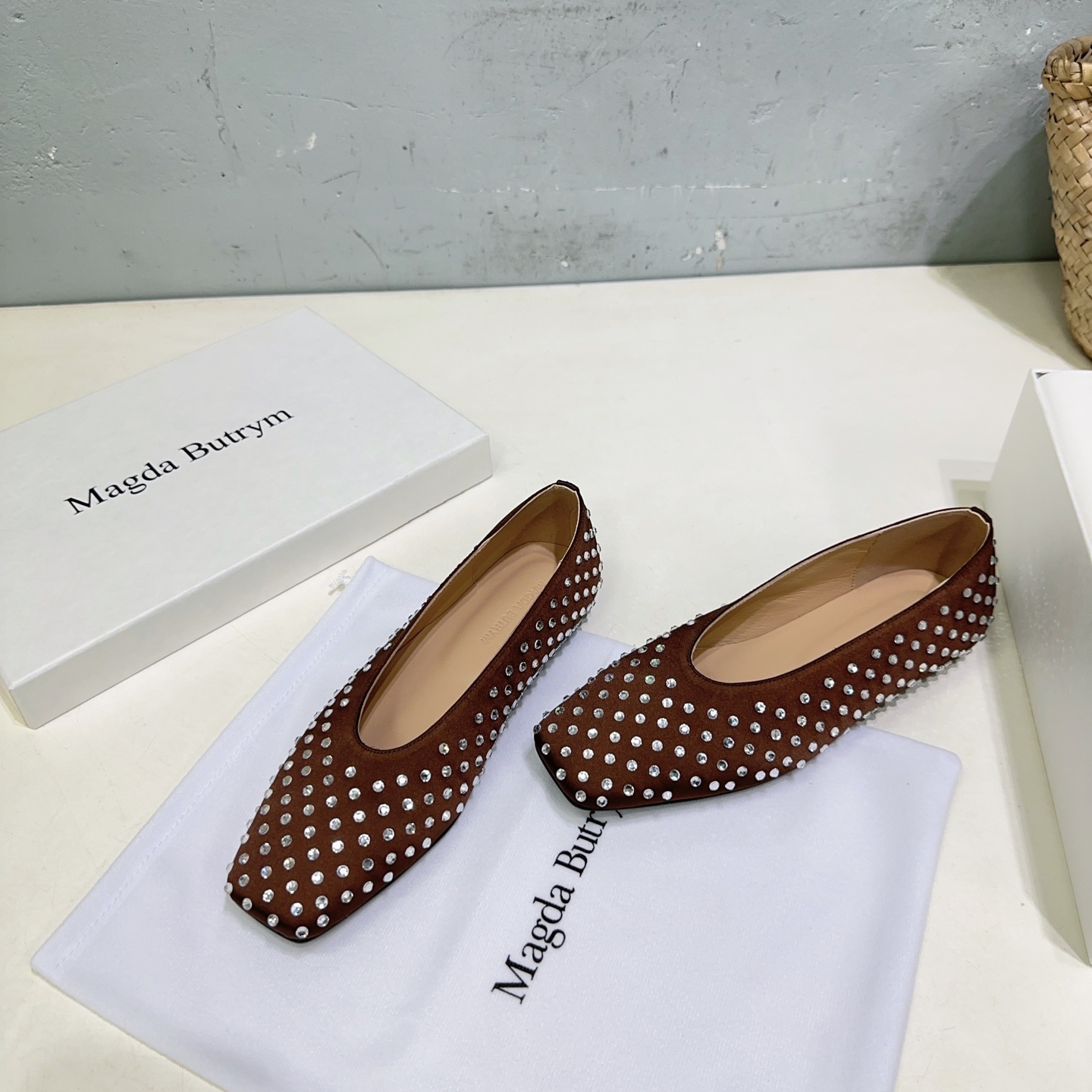 “High Quality Magda Butrym Flat Shoes: Nordic Style Translated Simply” - 图片 2