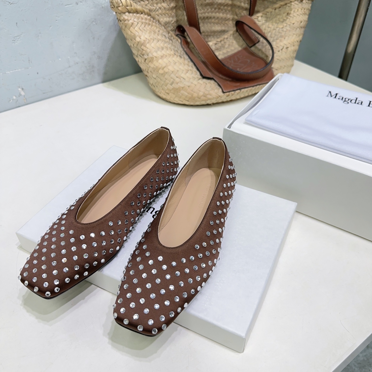 “High Quality Magda Butrym Flat Shoes: Nordic Style Translated Simply” - 图片 3