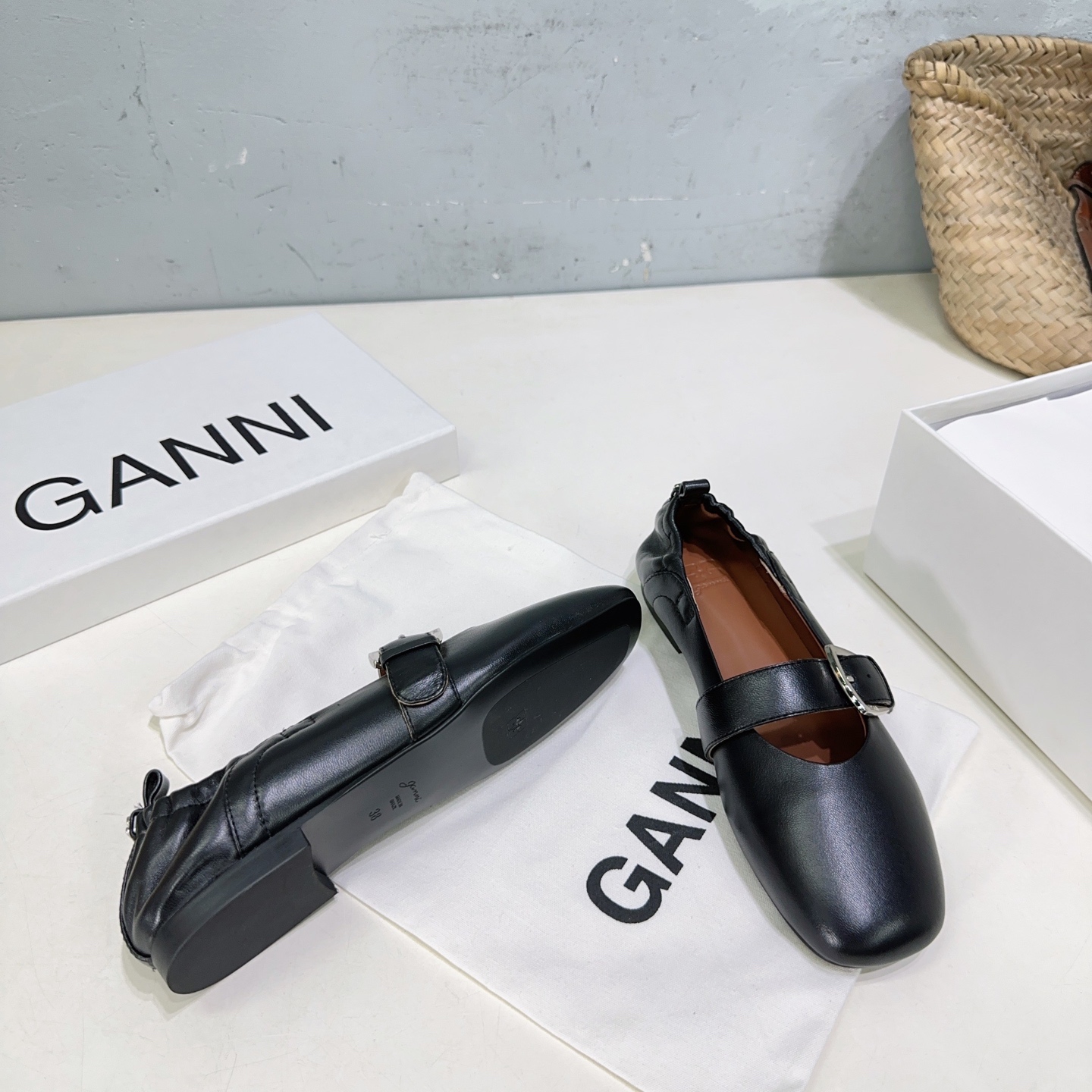 High Quality Factory-Made 650 Shoes, Queens Edition, Profitable Investment, Various Sizes Available. - 图片 9