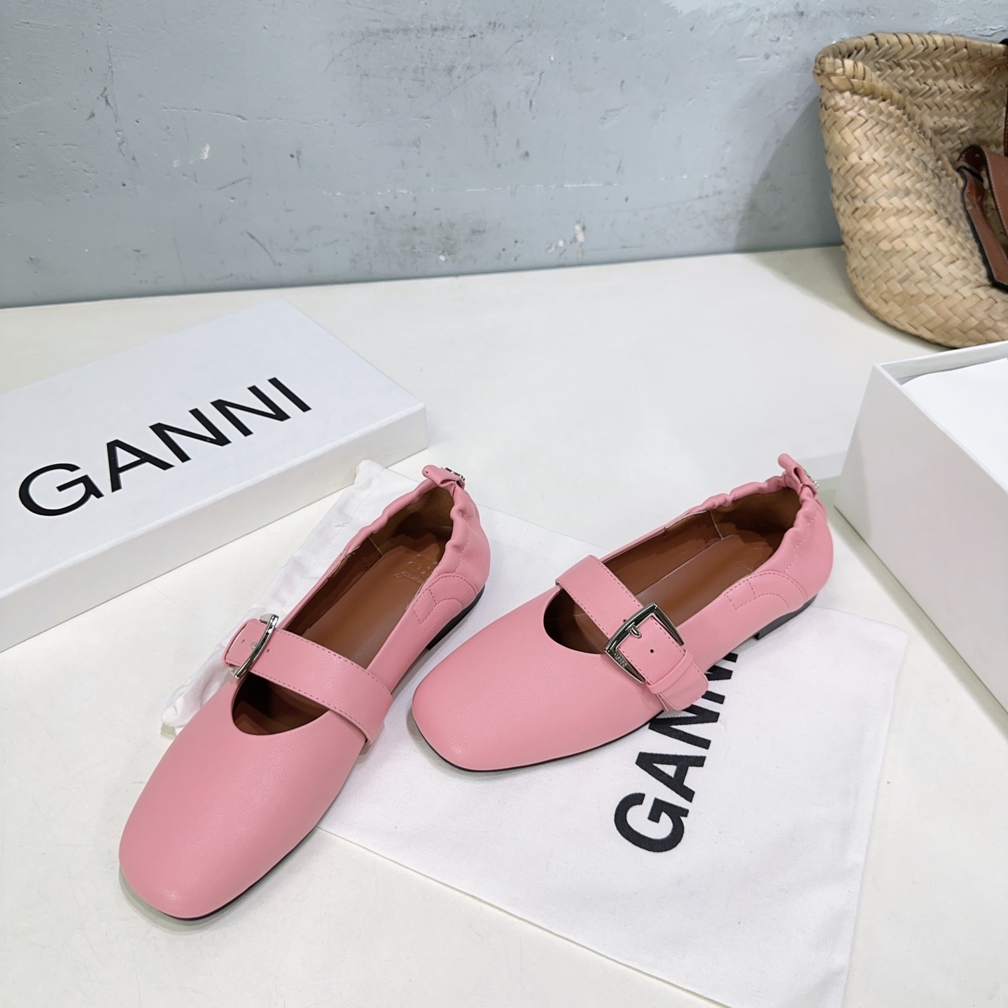 High Quality Factory-Made Shoes, Size 650, Queens Collection, Skins Inside, Rubber Soles. - 图片 3