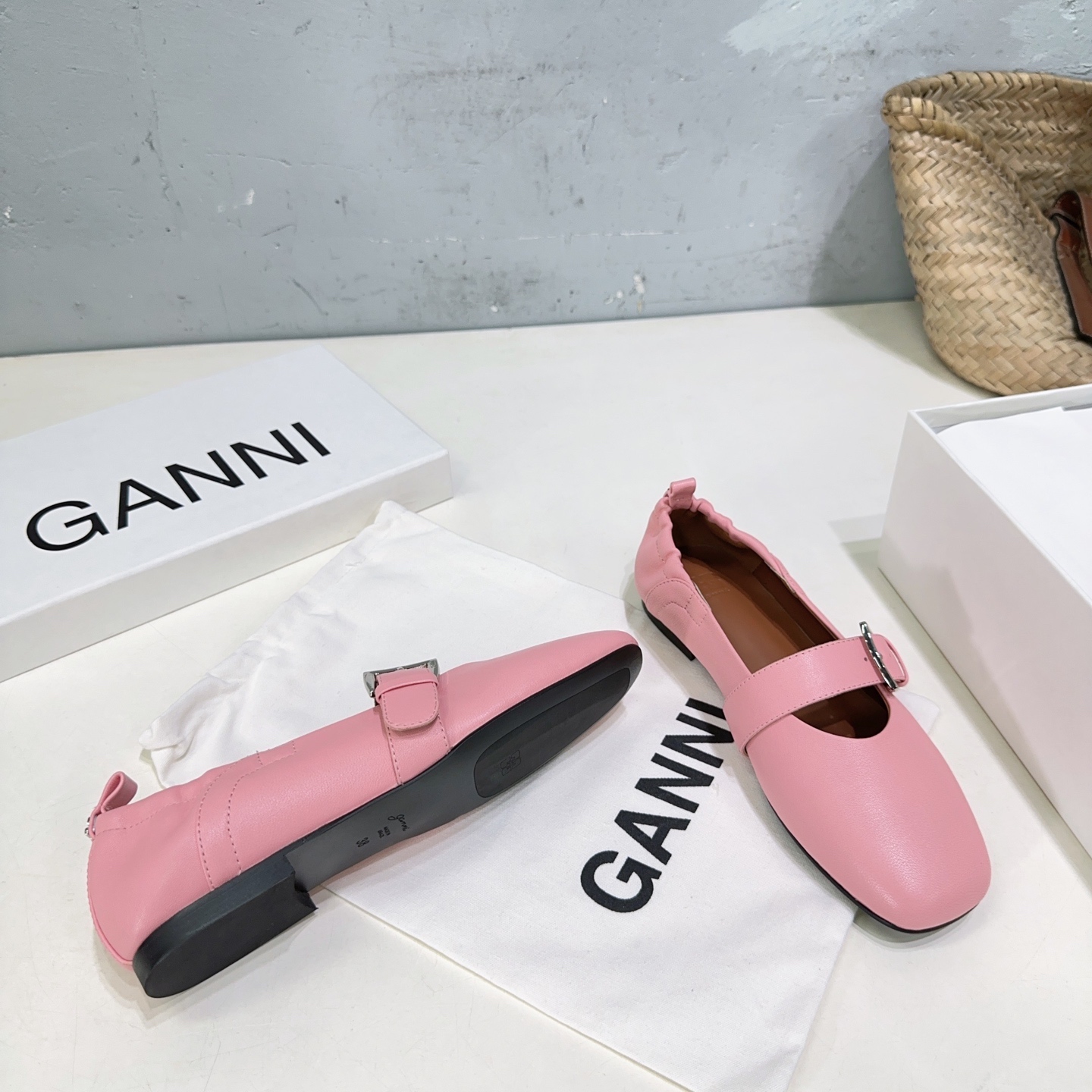 High Quality Factory-Made Shoes, Size 650, Queens Collection, Skins Inside, Rubber Soles. - 图片 9