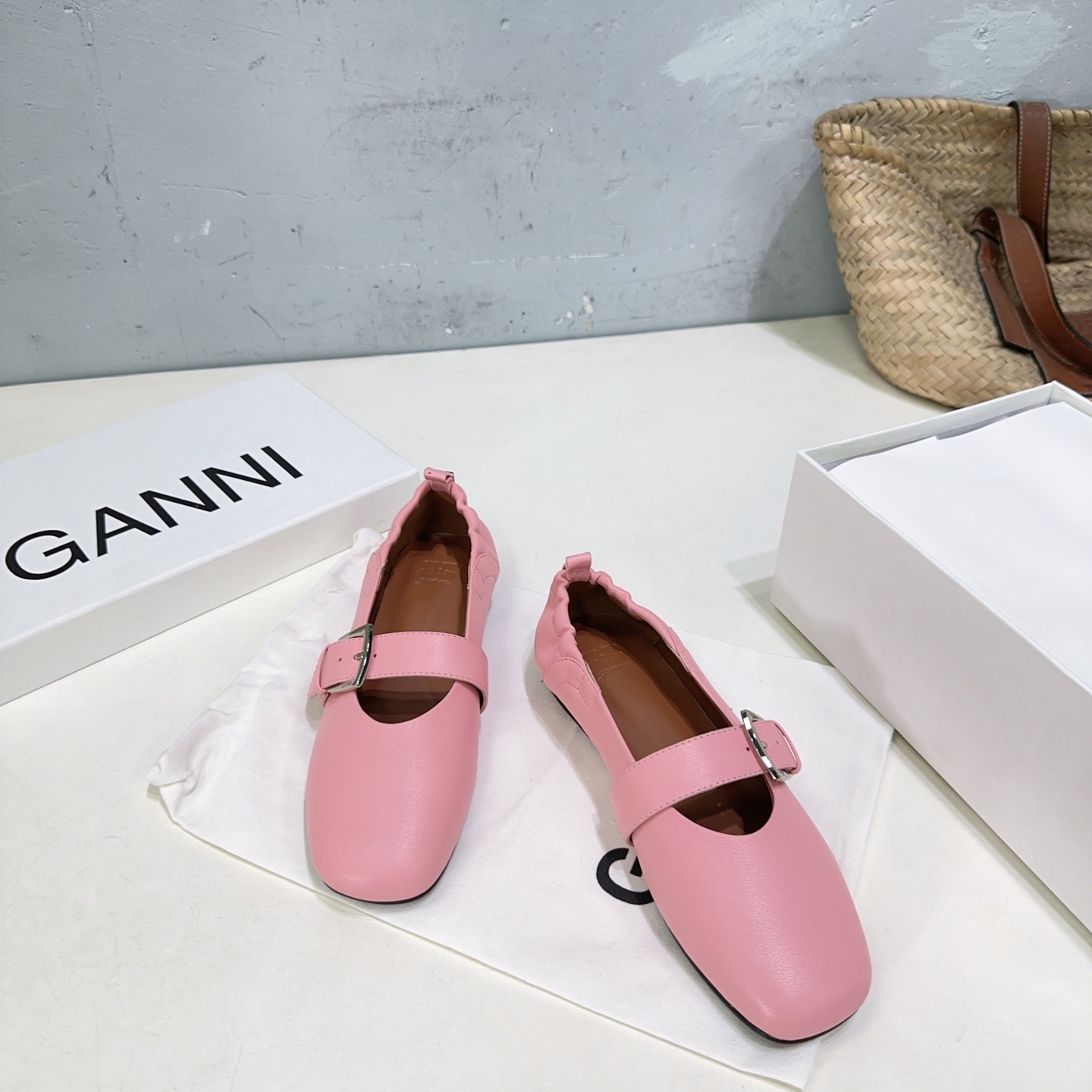 High Quality Factory-Made Shoes, Size 650, Queens Collection, Skins Inside, Rubber Soles. - 图片 2