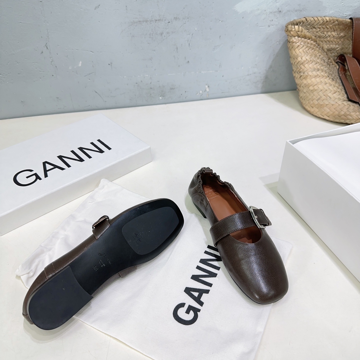 High-Quality Factory-Made Women’s Shoes: Queens Collection, Sizes 35-42, Premium Materials. - 图片 9