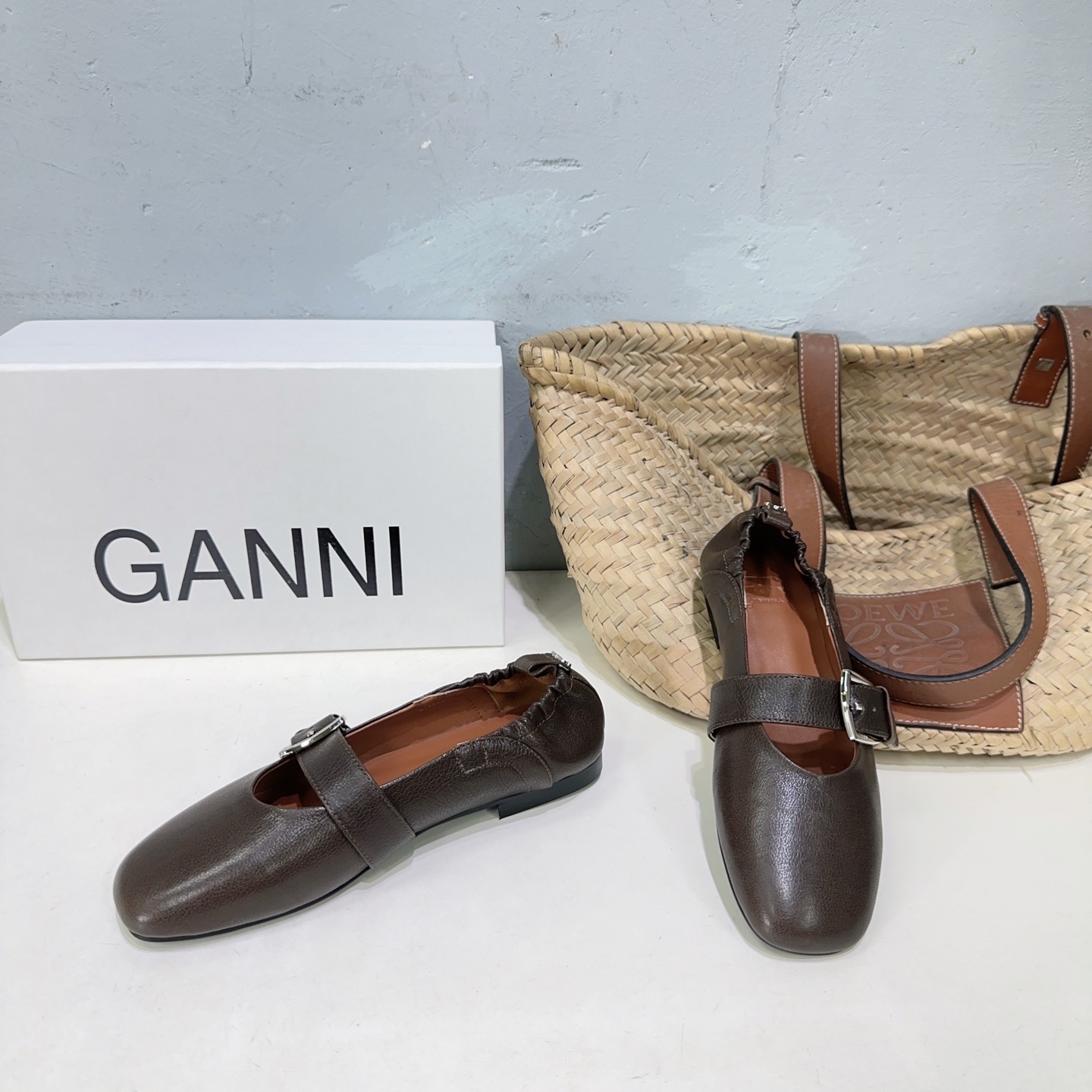 High-Quality Factory-Made Women’s Shoes: Queens Collection, Sizes 35-42, Premium Materials. - 图片 1