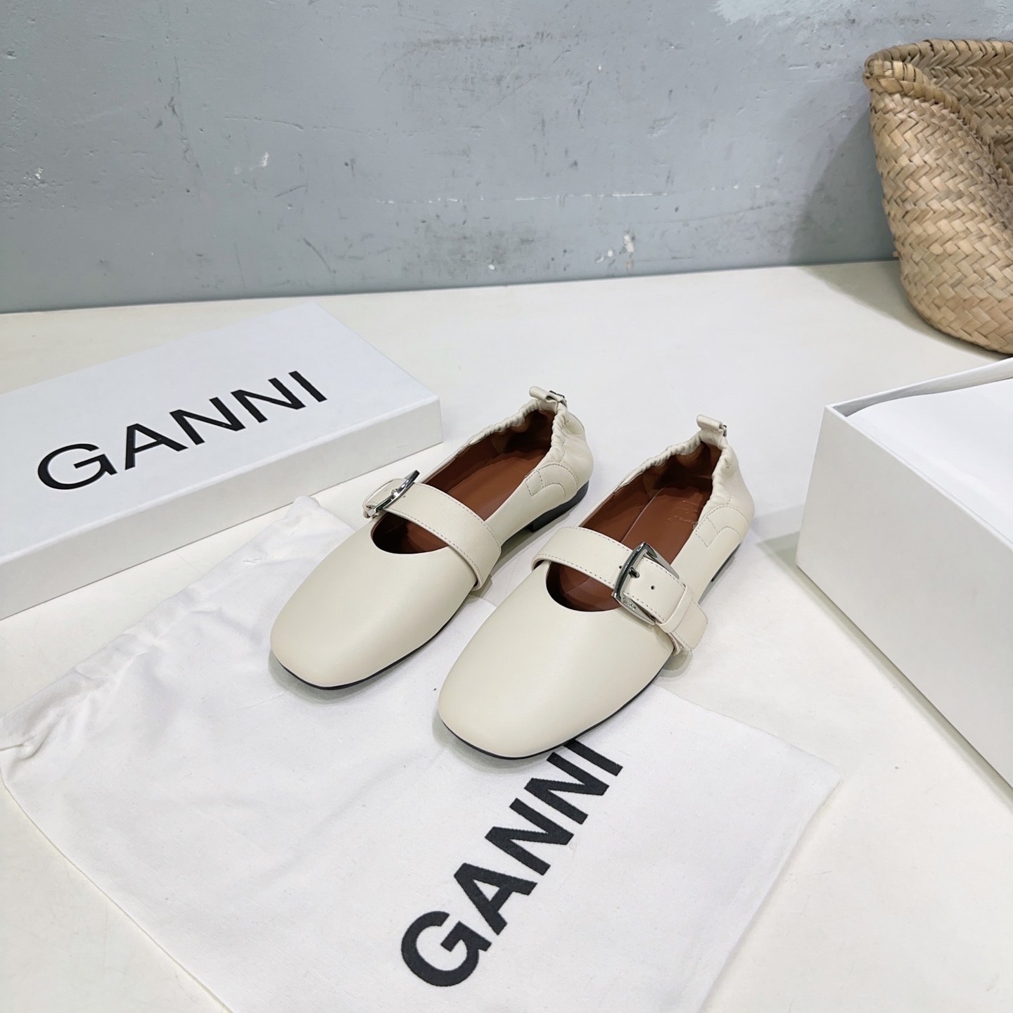 High Quality 650 Queen Sneakers: Profitable Investment with Premium Materials