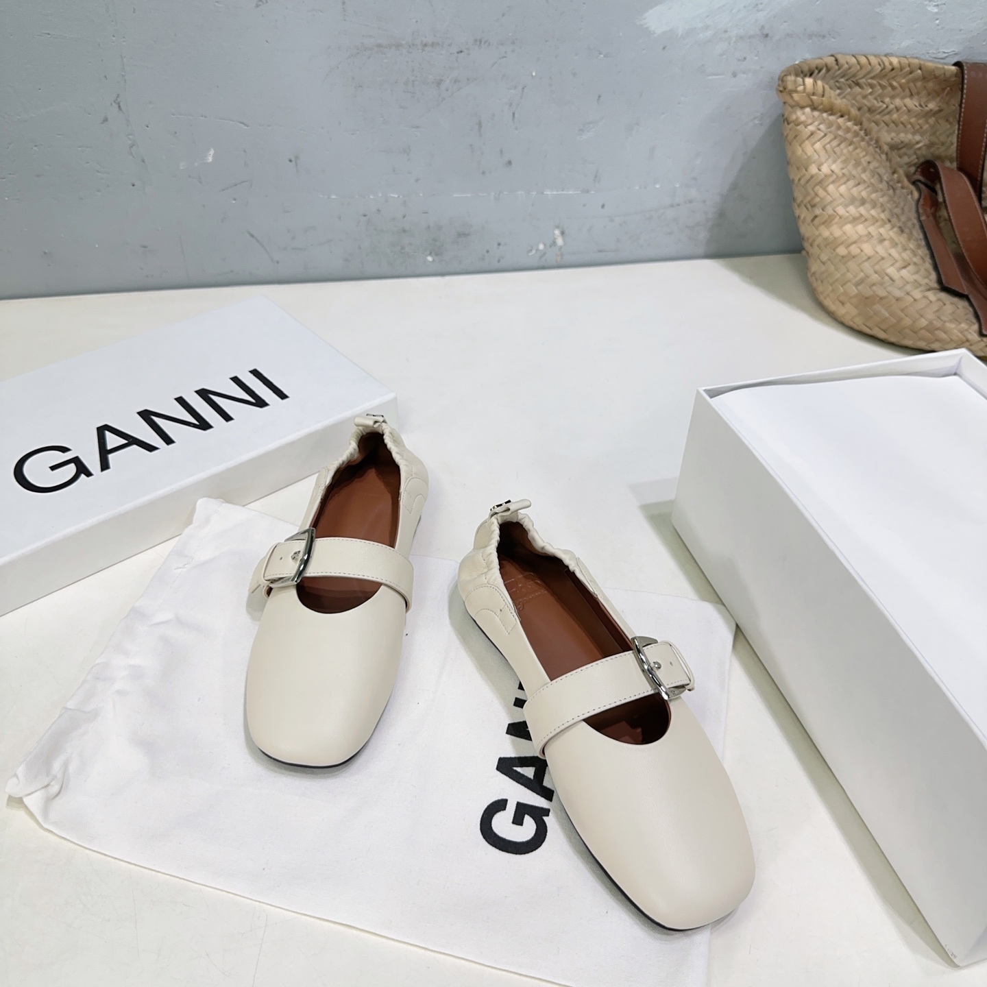 High Quality 650 Queen Sneakers: Profitable Investment with Premium Materials - 图片 2