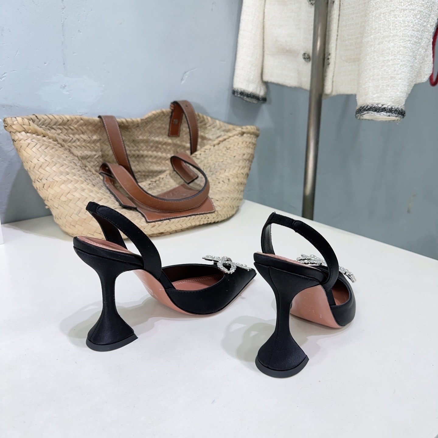 “High-Quality Amina Muaddi Heel Shoes: Spring New Collection Review” - 图片 3