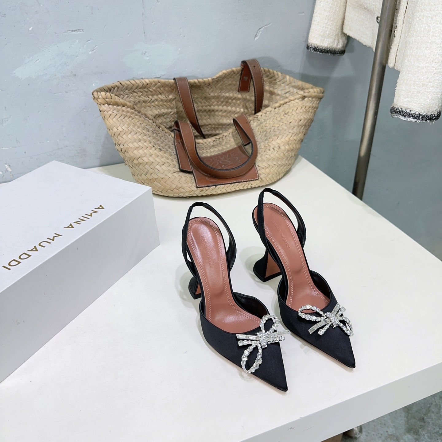“High-Quality Amina Muaddi Heel Shoes: Spring New Collection Review” - 图片 4