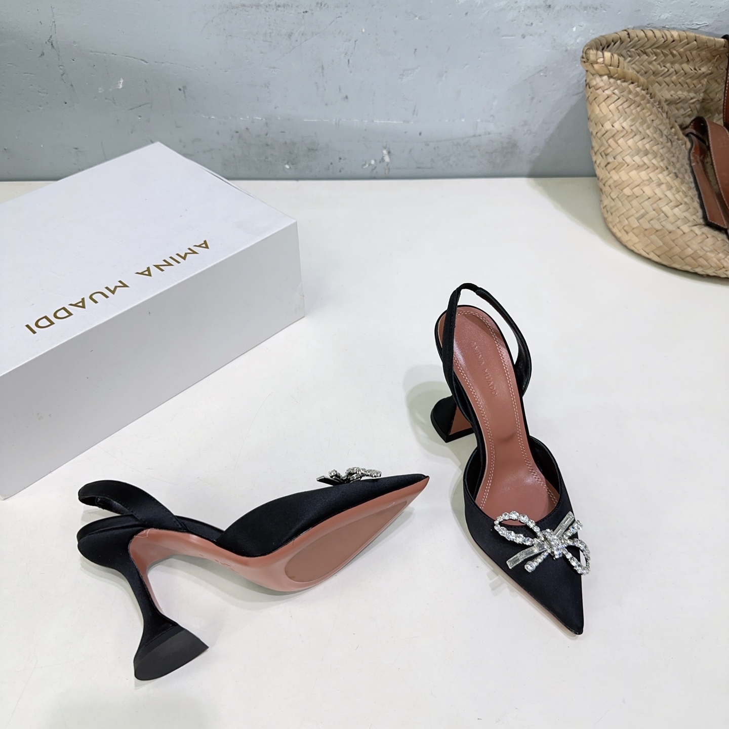 “High-Quality Amina Muaddi Heel Shoes: Spring New Collection Review” - 图片 7