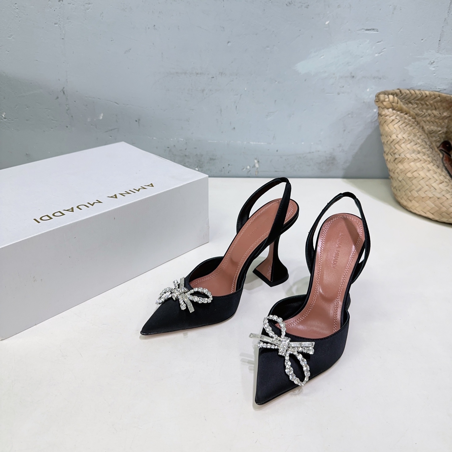 “High-Quality Amina Muaddi Heel Shoes: Spring New Collection Review” - 图片 6