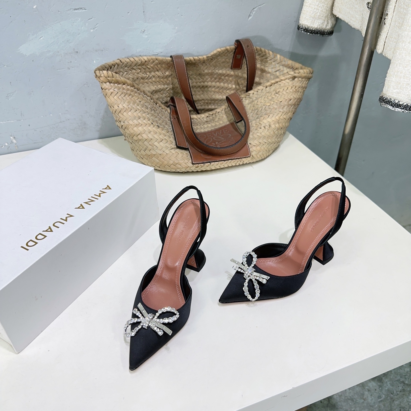 “High-Quality Amina Muaddi Heel Shoes: Spring New Collection Review” - 图片 5