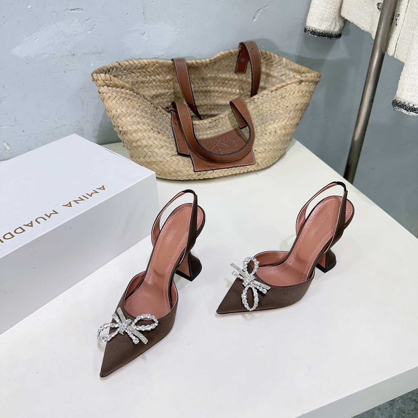 Amina Muaddi High-Quality Pointy Heel Shoes with Unique Design and Imported Materials - 图片 5