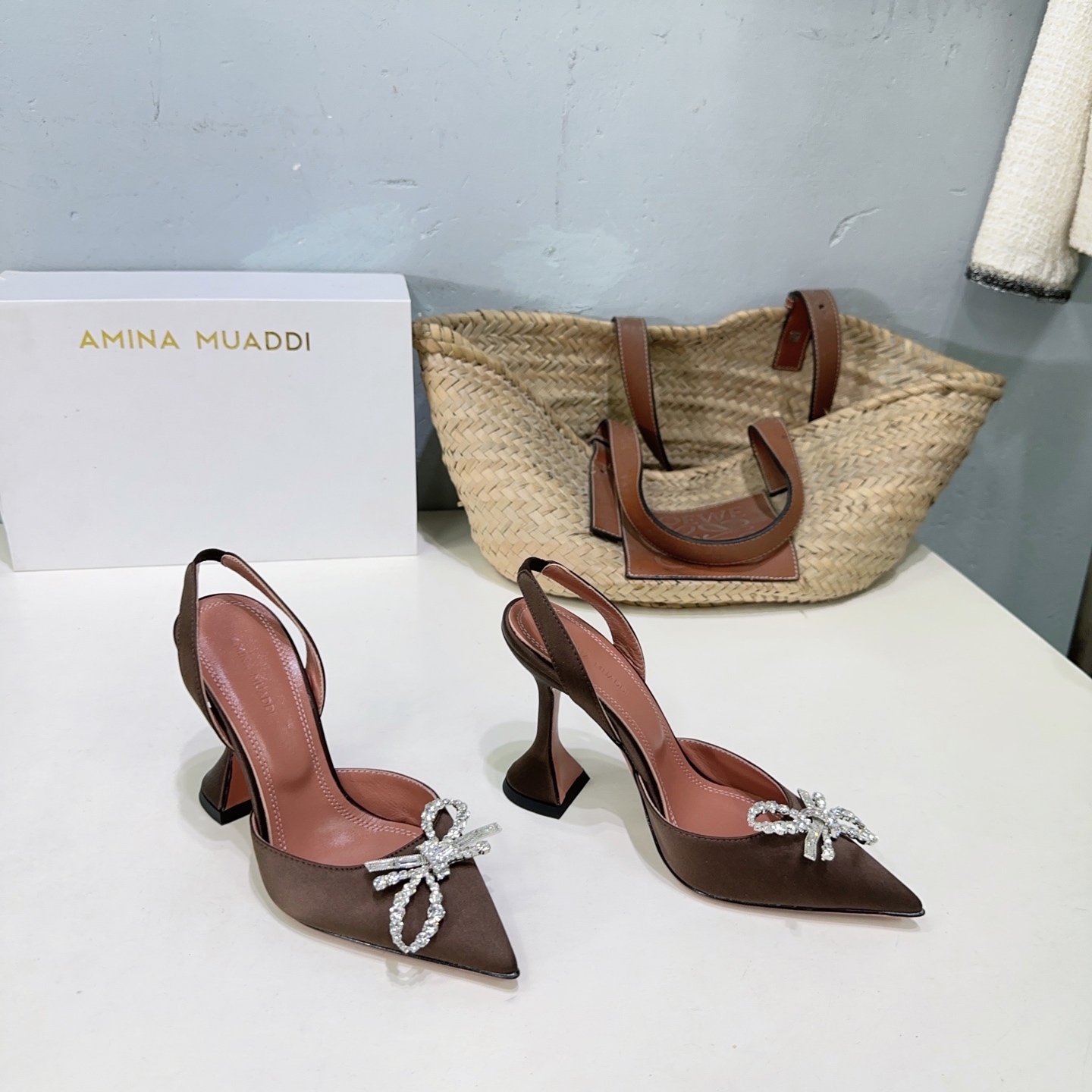 Amina Muaddi High-Quality Pointy Heel Shoes with Unique Design and Imported Materials - 图片 6