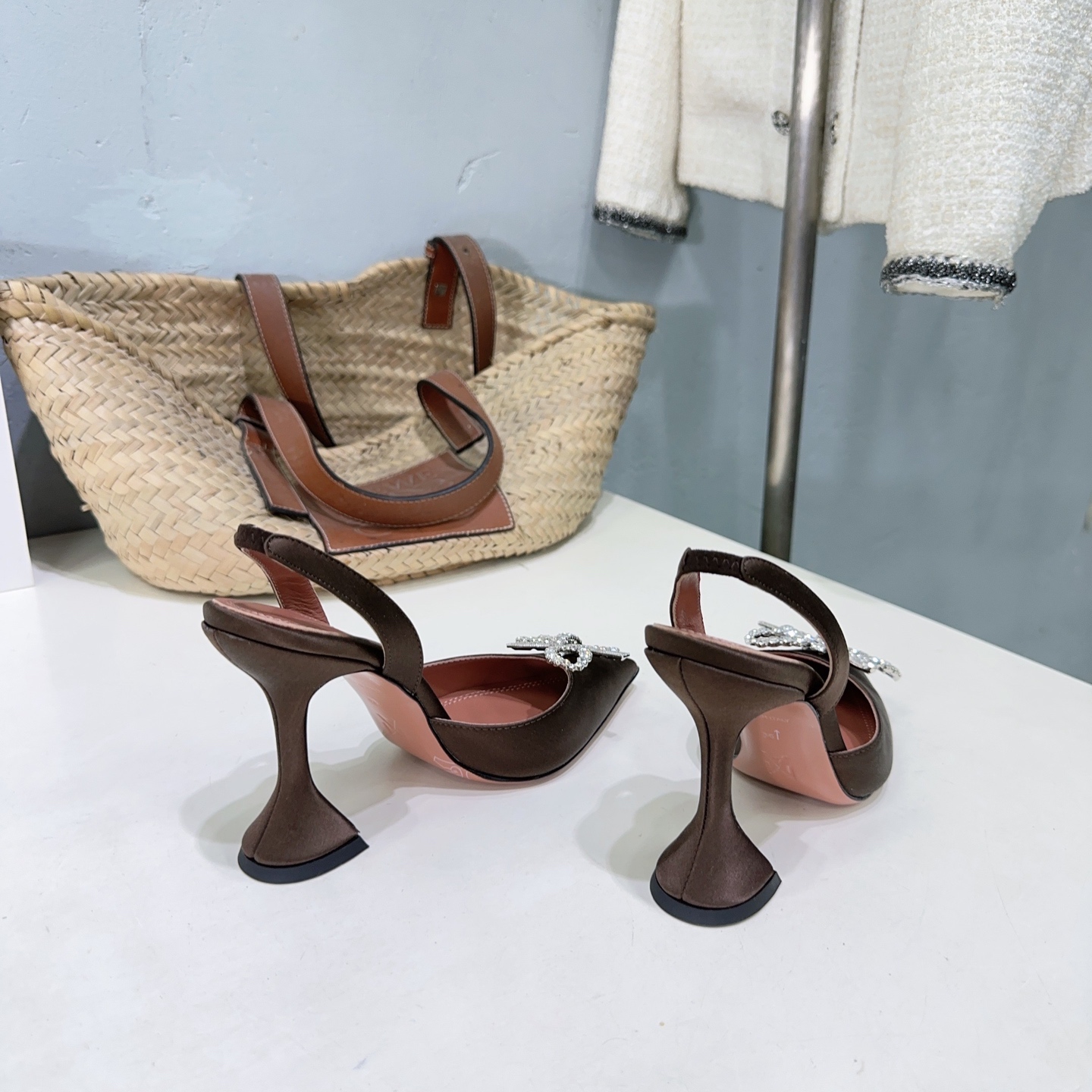 Amina Muaddi High-Quality Pointy Heel Shoes with Unique Design and Imported Materials - 图片 8