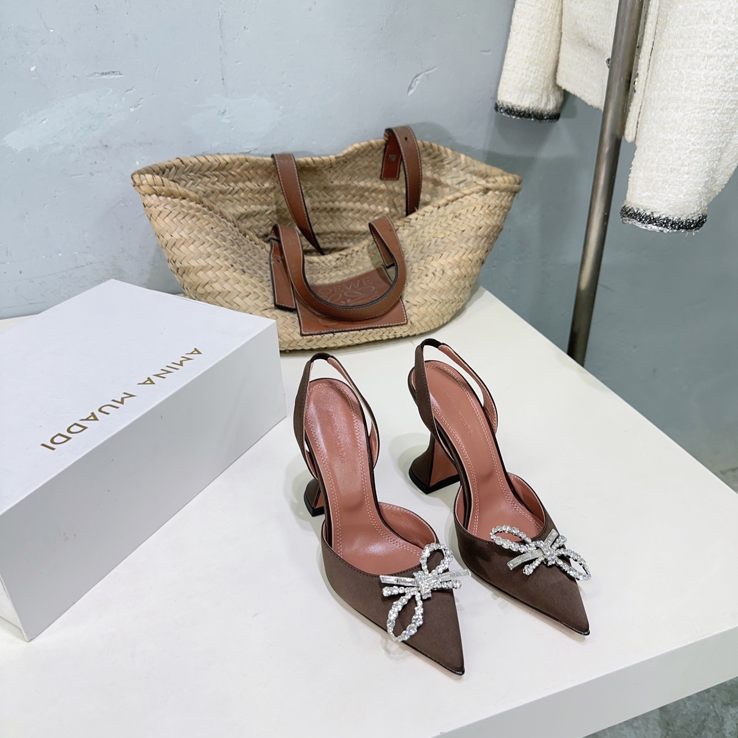 Amina Muaddi High-Quality Pointy Heel Shoes with Unique Design and Imported Materials - 图片 4
