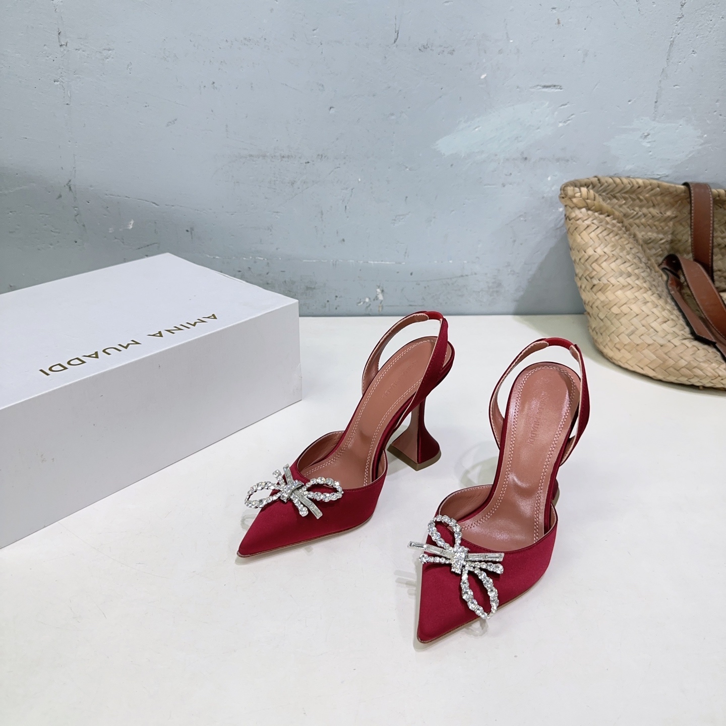 Amina Muaddi High Quality Spring Heel Shoes with Unique Design - 图片 6
