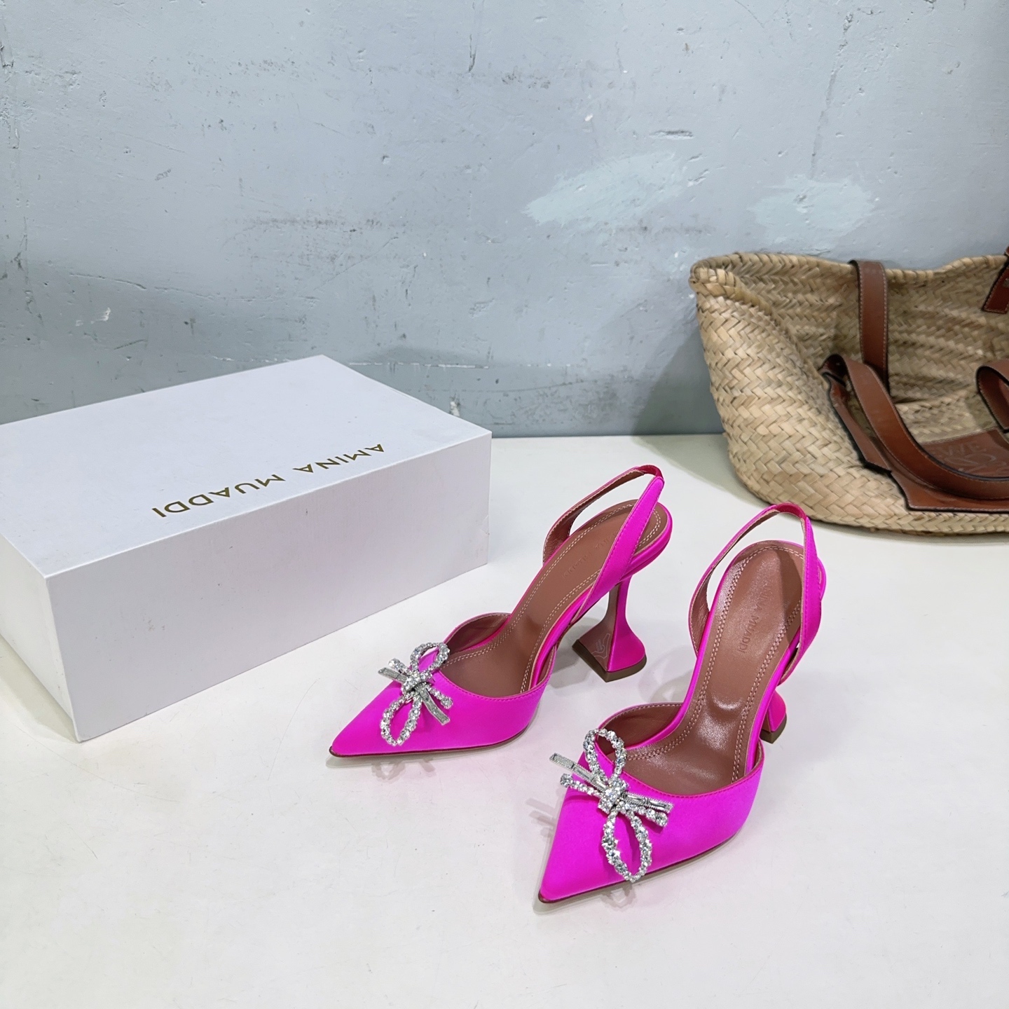 High-Quality Amina Muaddi Spring Heel Shoes with Unique Design and Imported Materials - 图片 6