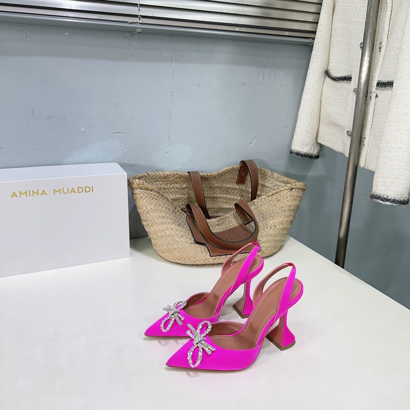 High-Quality Amina Muaddi Spring Heel Shoes with Unique Design and Imported Materials - 图片 2