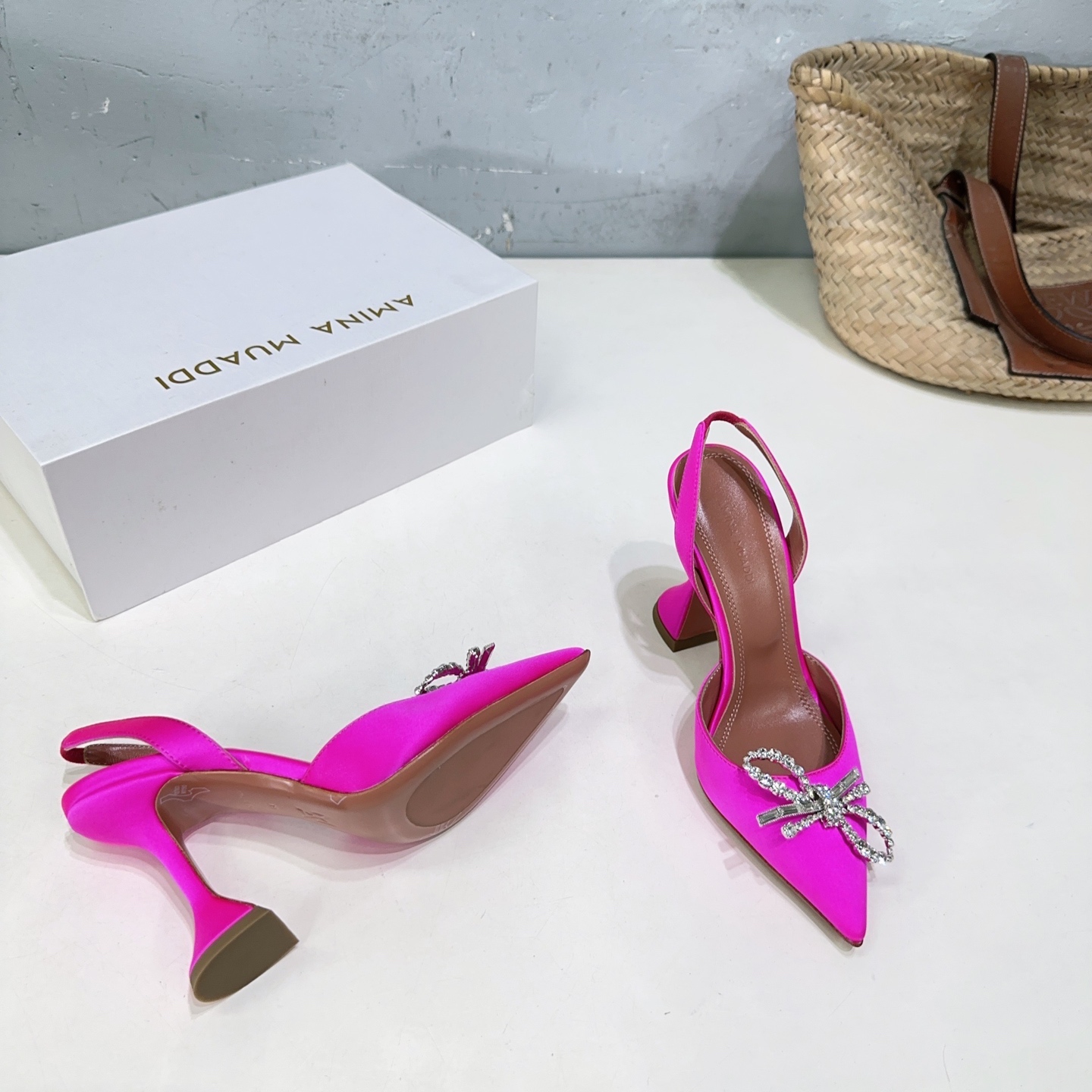 High-Quality Amina Muaddi Spring Heel Shoes with Unique Design and Imported Materials - 图片 8