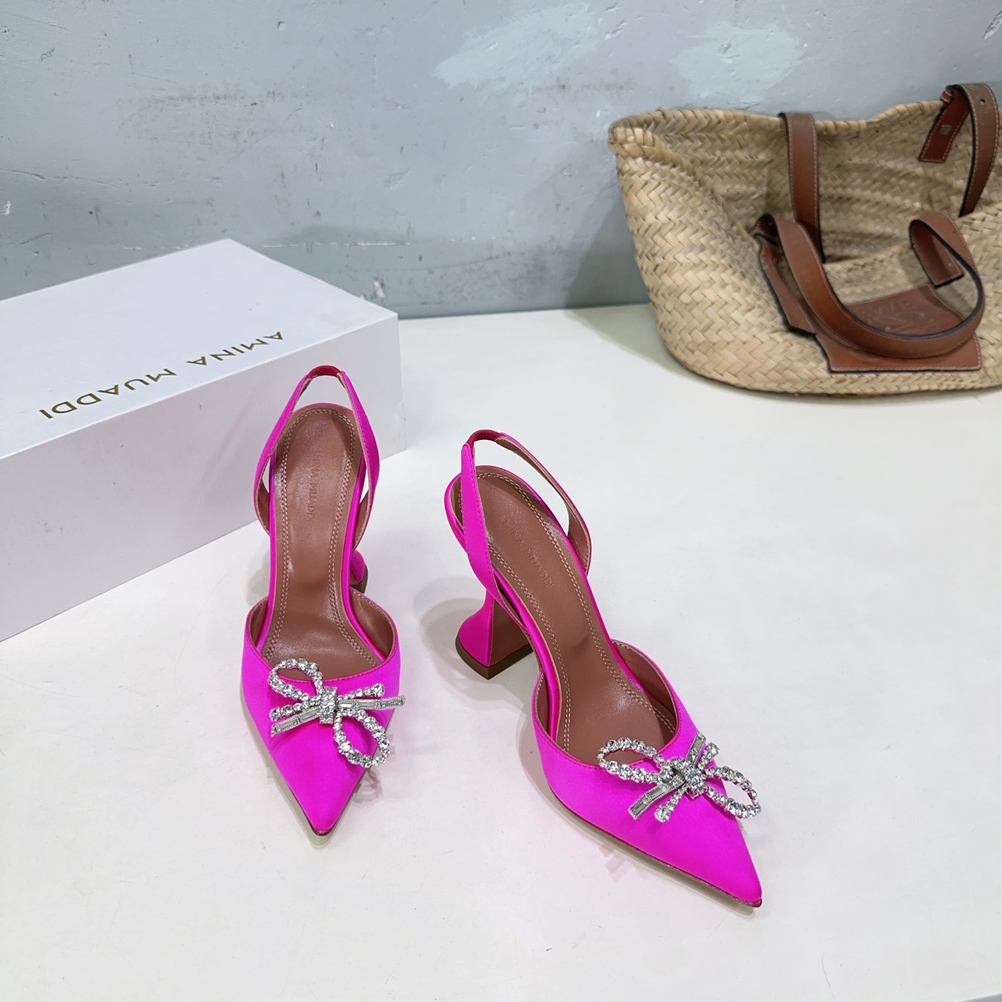 High-Quality Amina Muaddi Spring Heel Shoes with Unique Design and Imported Materials - 图片 7