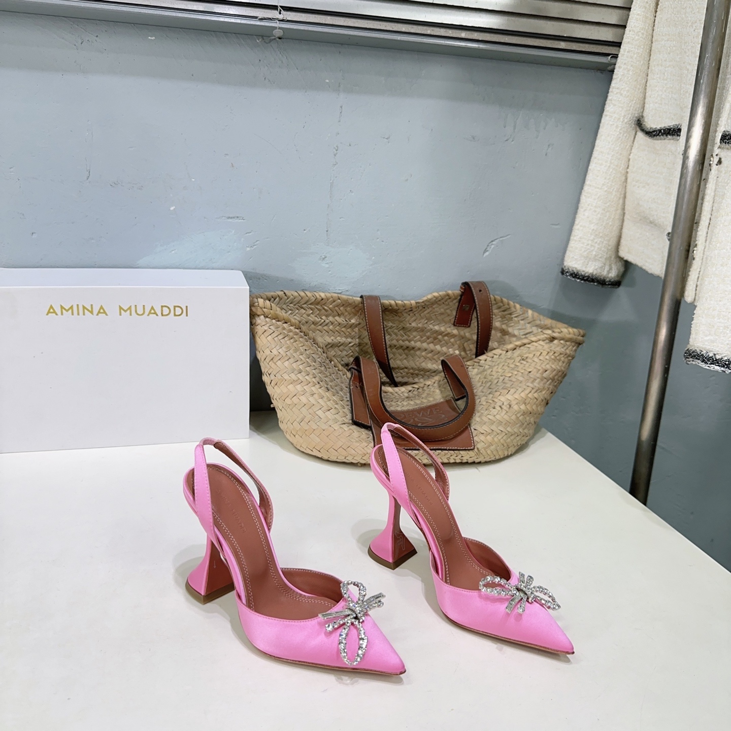 “High-Quality Amina Muaddi Spring Heel Shoes – Fashion Hero in Colors!” - 图片 7