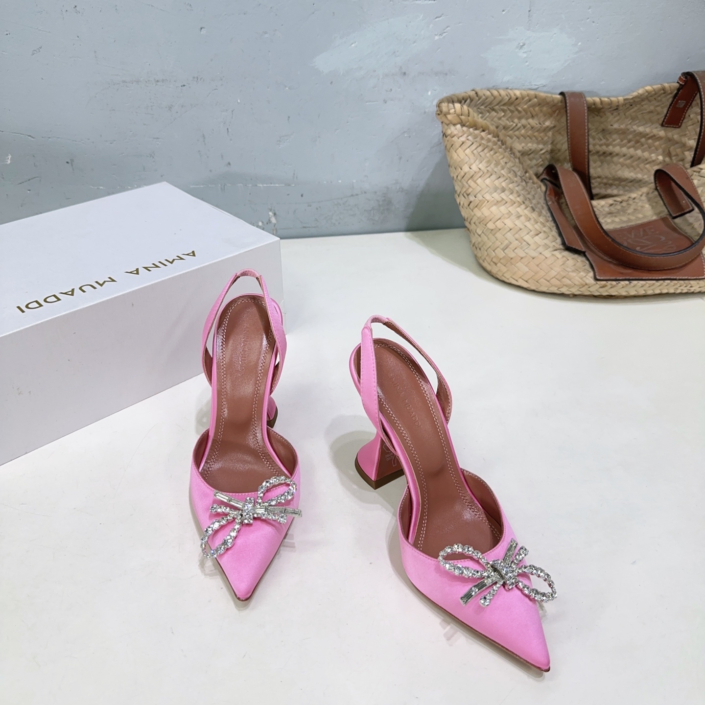 “High-Quality Amina Muaddi Spring Heel Shoes – Fashion Hero in Colors!” - 图片 2
