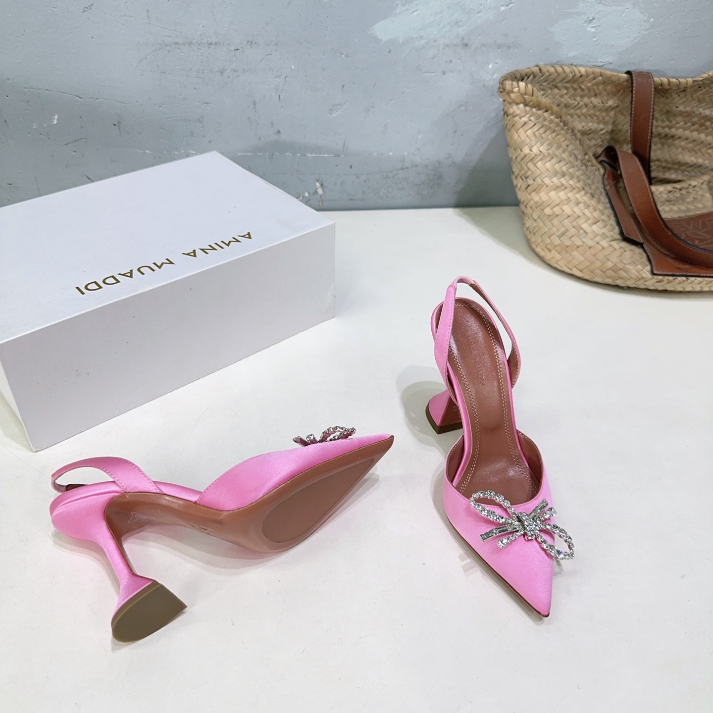 “High-Quality Amina Muaddi Spring Heel Shoes – Fashion Hero in Colors!” - 图片 3
