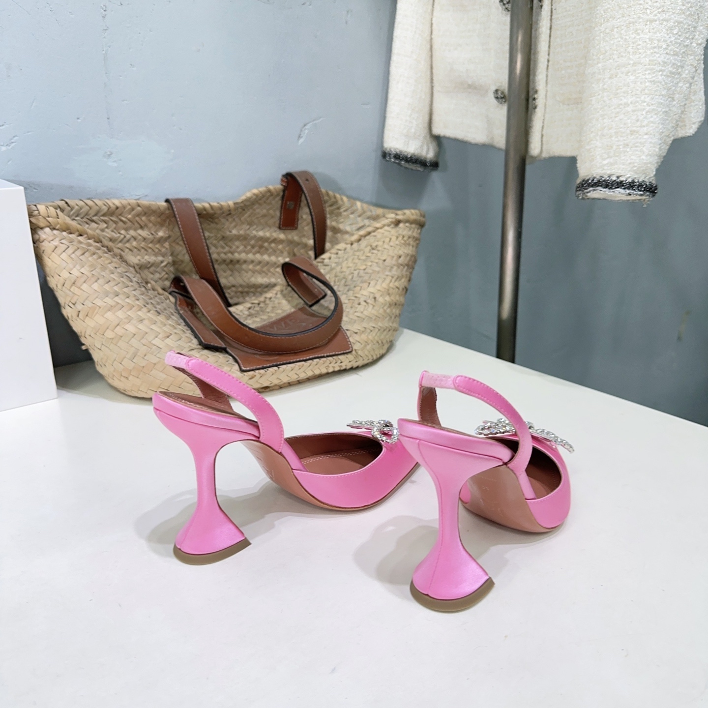 “High-Quality Amina Muaddi Spring Heel Shoes – Fashion Hero in Colors!” - 图片 9