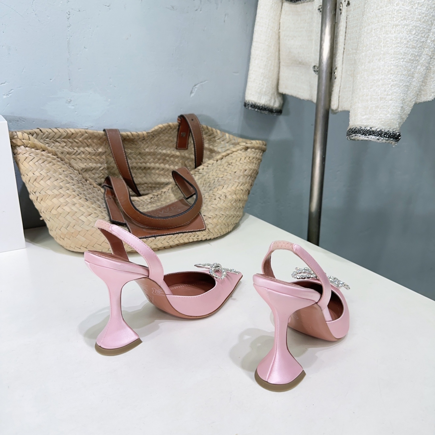High Quality Amina Muaddi Heel Shoes: Spring Collection with Unique Details - 图片 3