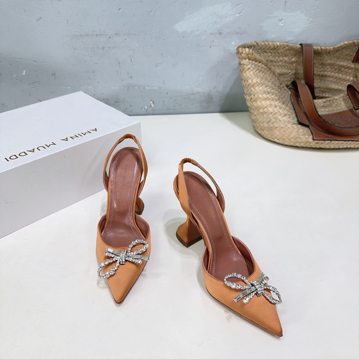 High Quality Amina Muaddi Heel Shoes with Unique Design and Imported Materials - 图片 2