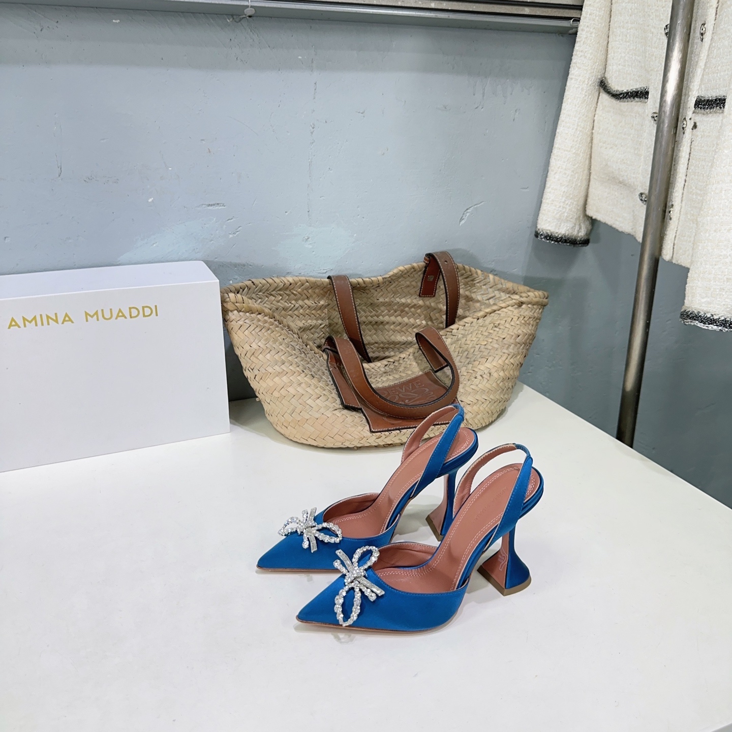 “High-Quality Amina Muaddi Spring Heel Shoes with Unique Design and Imported Materials” - 图片 2