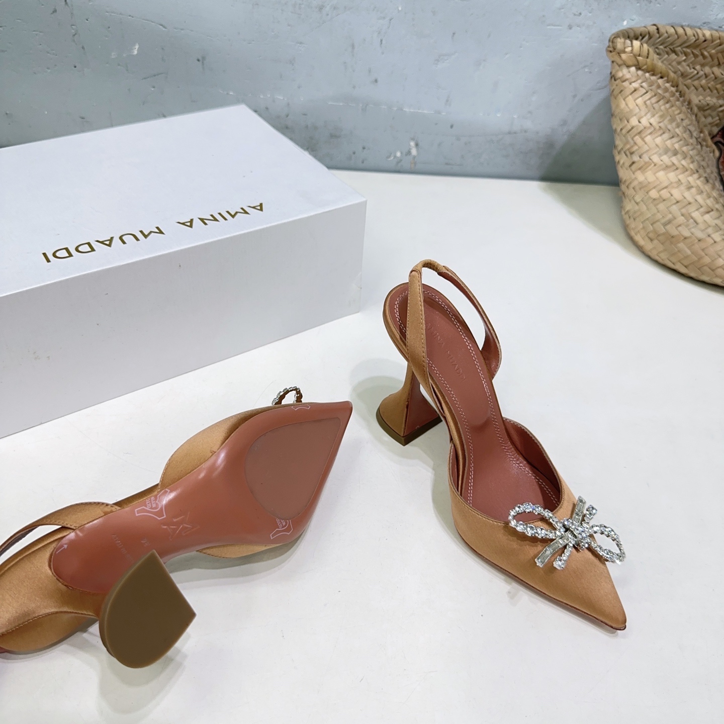 High Quality Amina Muaddi Heel Shoes: Spring New, Imported Leather, Unique Design - 图片 4