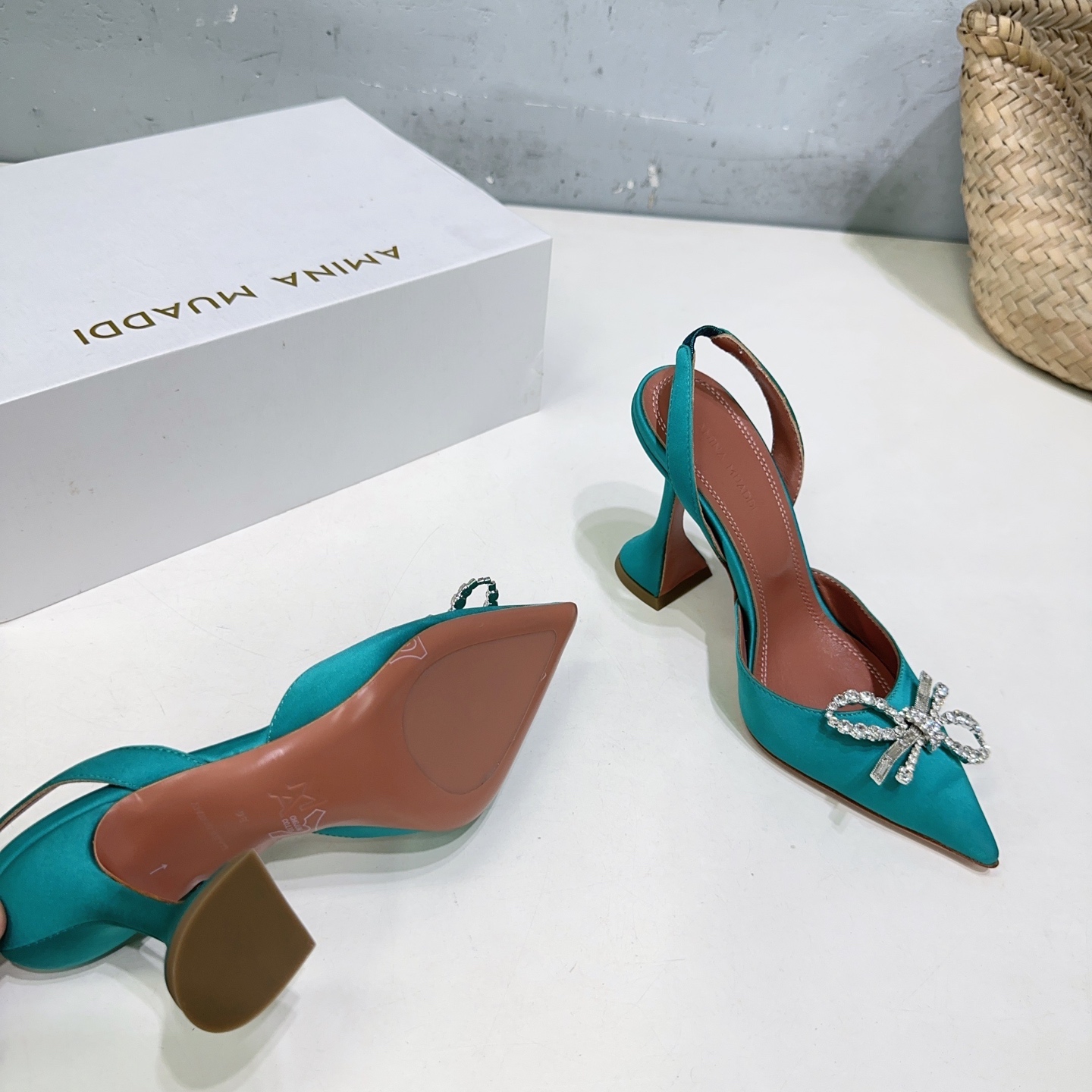 High Quality Amina Muaddi Heel Shoes: Spring Fashion Hero in Colors - 图片 9