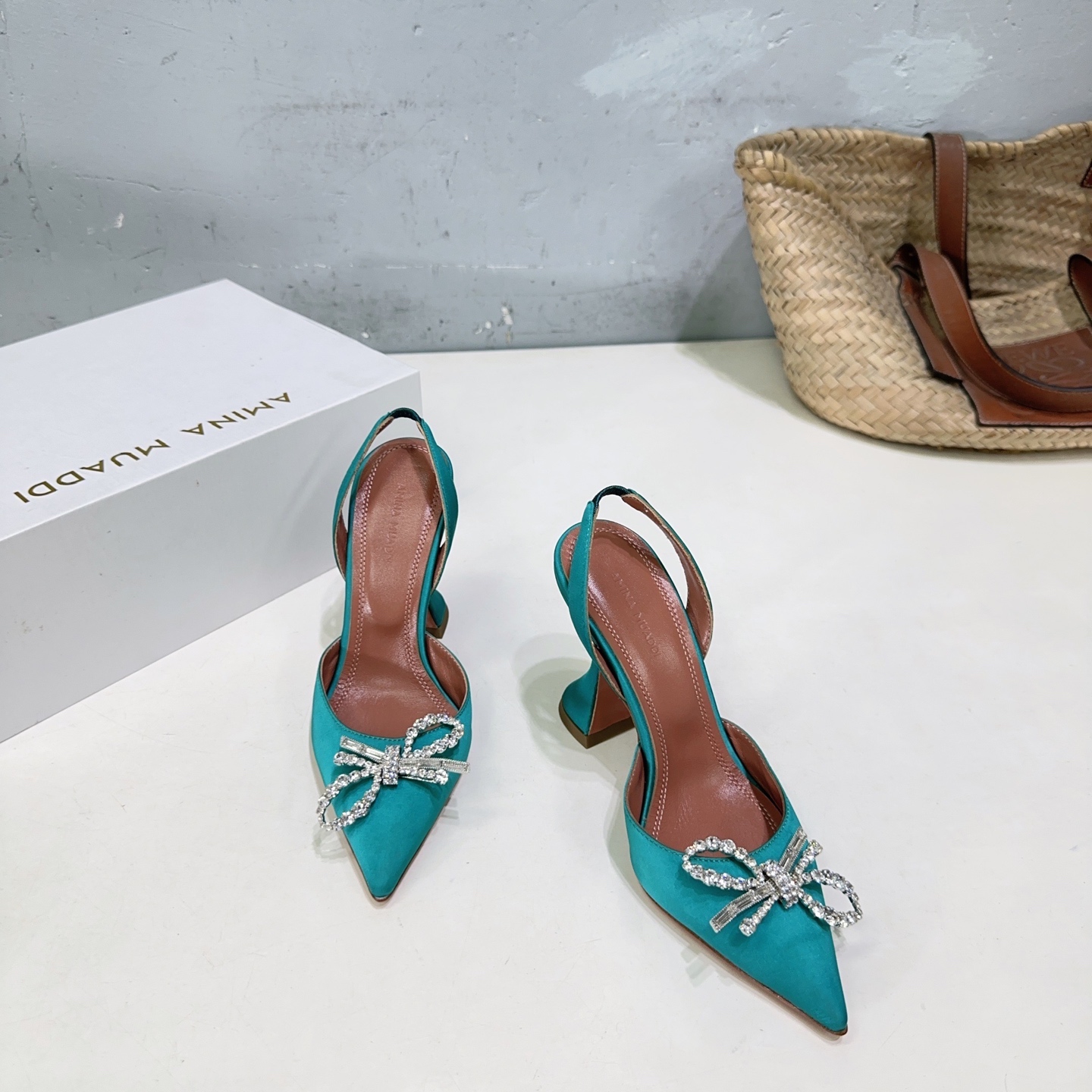 High Quality Amina Muaddi Heel Shoes: Spring Fashion Hero in Colors - 图片 7