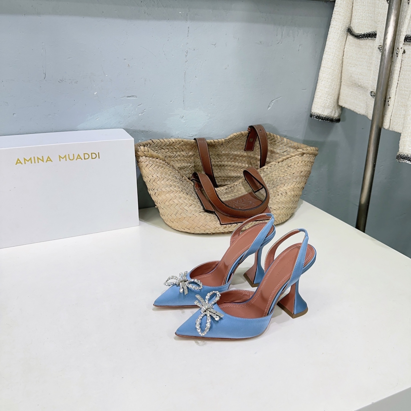 “High-Quality Amina Muaddi Spring Heel Shoes with Unique Design and Imported Materials” - 图片 7