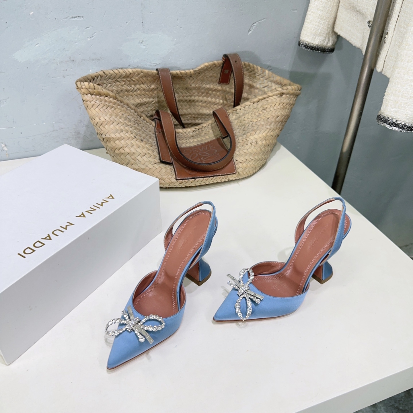 “High-Quality Amina Muaddi Spring Heel Shoes with Unique Design and Imported Materials” - 图片 6