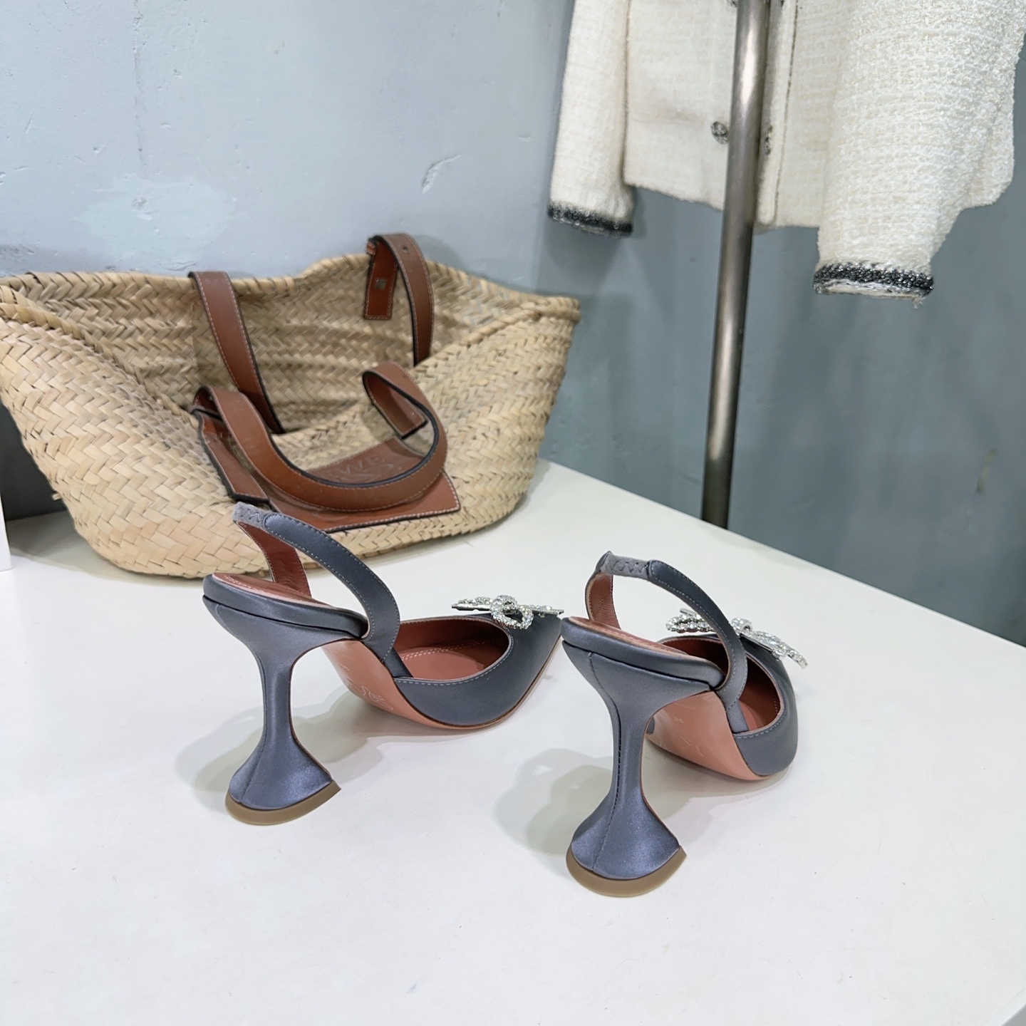 Amina Muaddi Spring Heel Shoes: High Quality, Fashionable, Imported Leather, Unique Design. - 图片 9