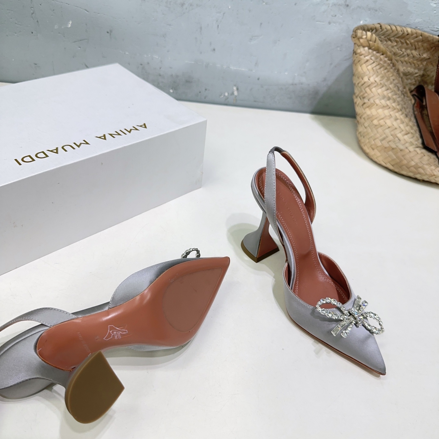 High-Quality Amina Muaddi Pointy Heel Shoes with Unique Design and Superior Craftsmanship - 图片 9