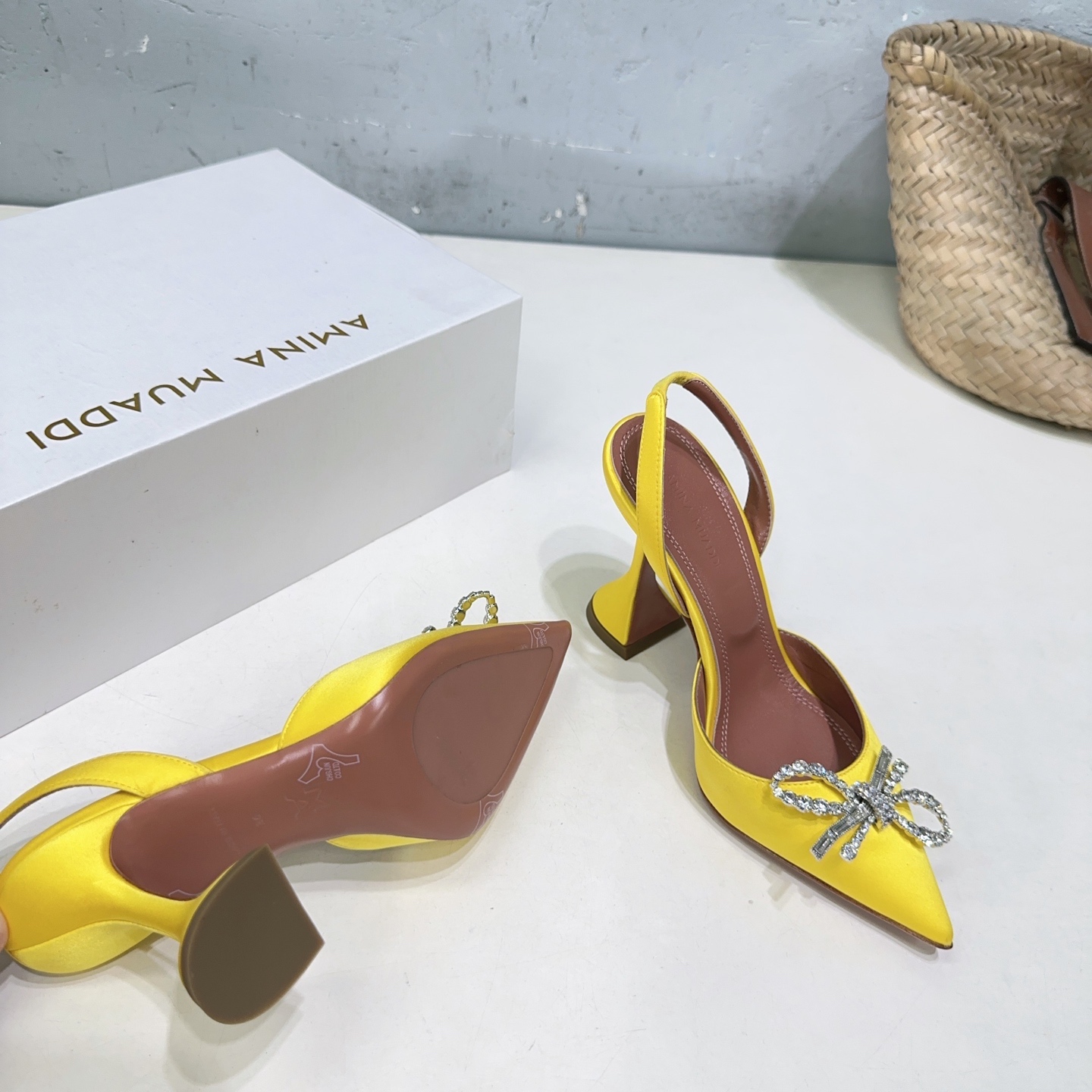 High Quality Amina Muaddi Heel Shoes: Spring New, Imported Leather, Unique Design - 图片 4